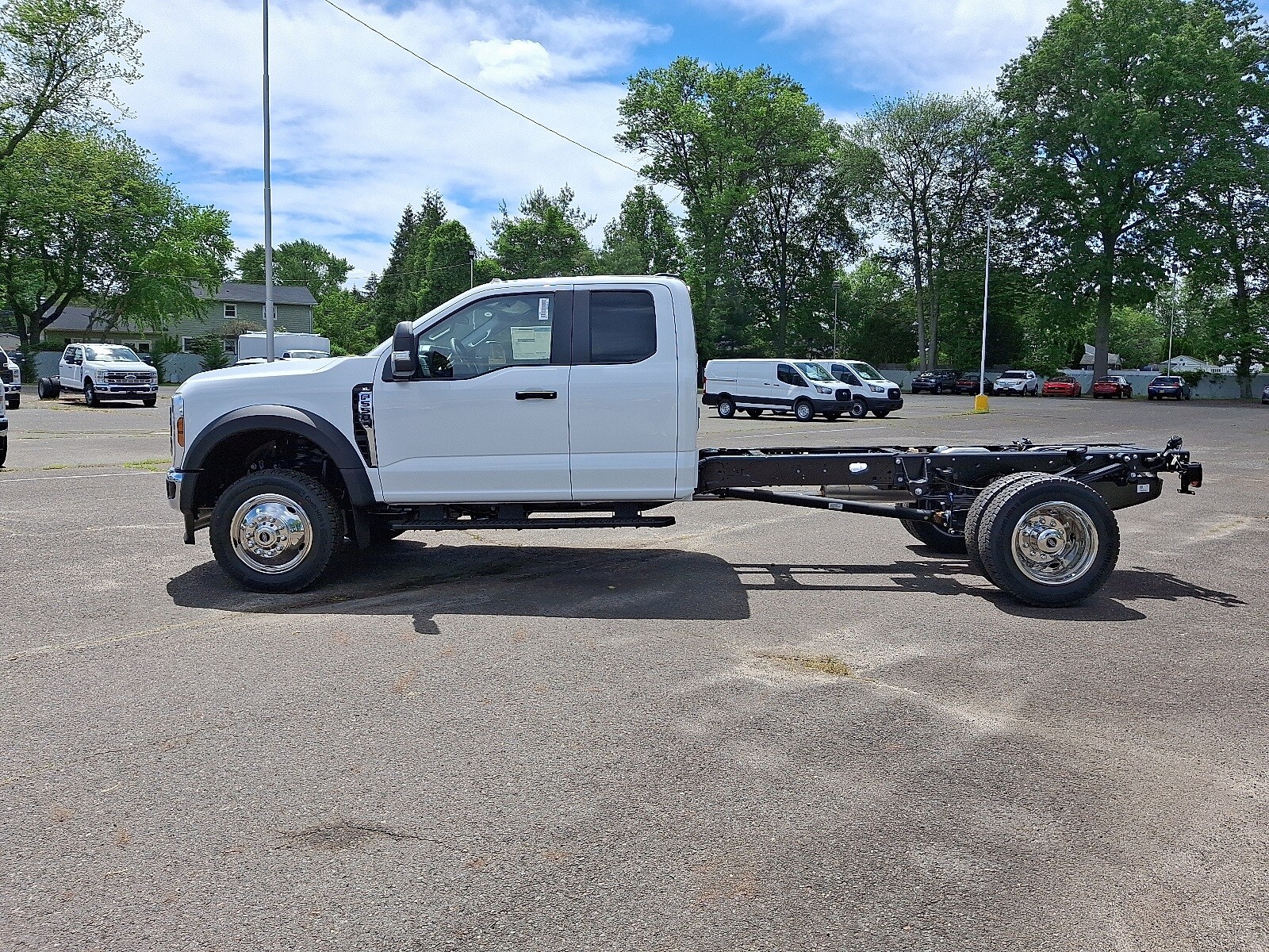 2025 Ford F-550 photo 4