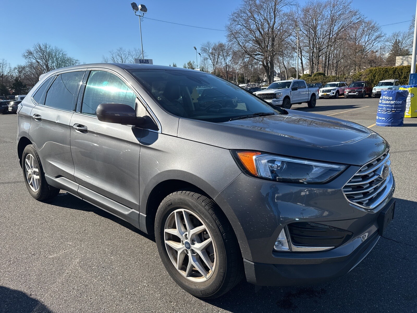 2022 Ford Edge SEL photo 3