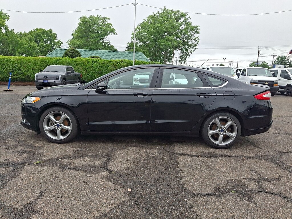 Used 2016 Ford Fusion SE Sedan