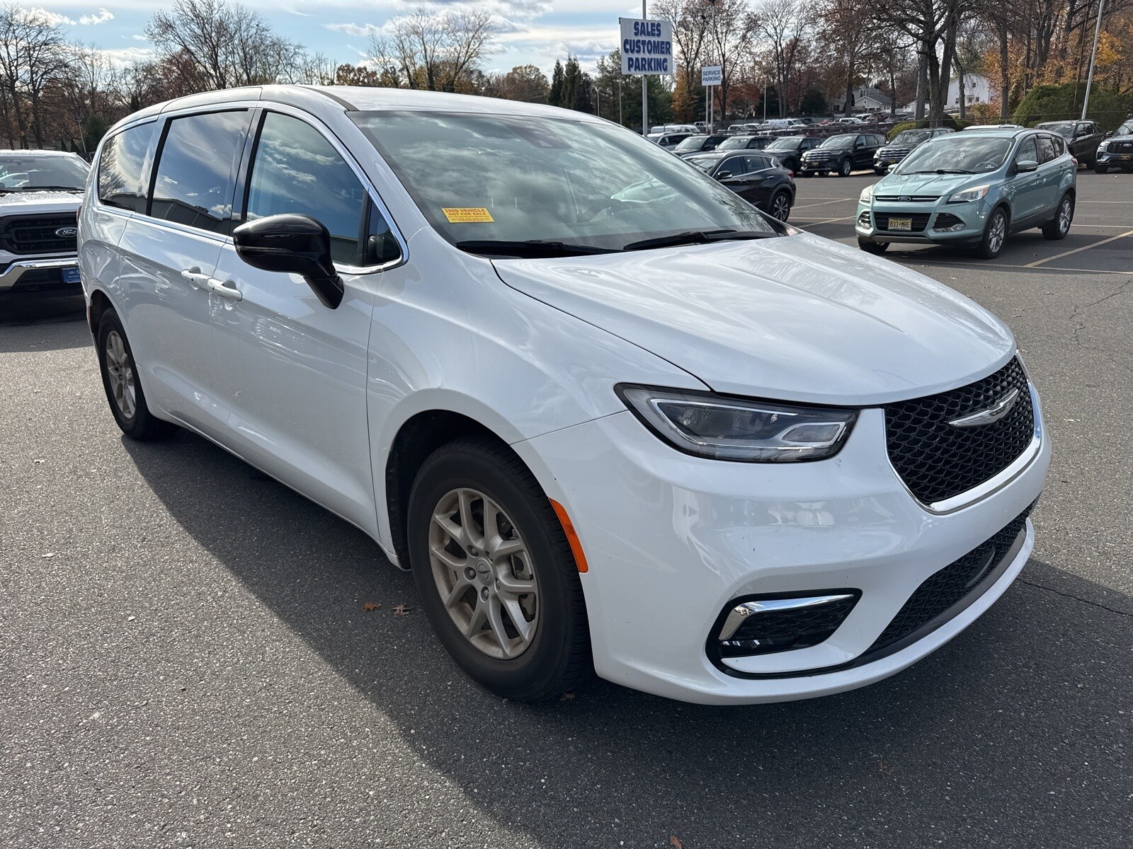 2024 Chrysler Pacifica Touring L photo 4