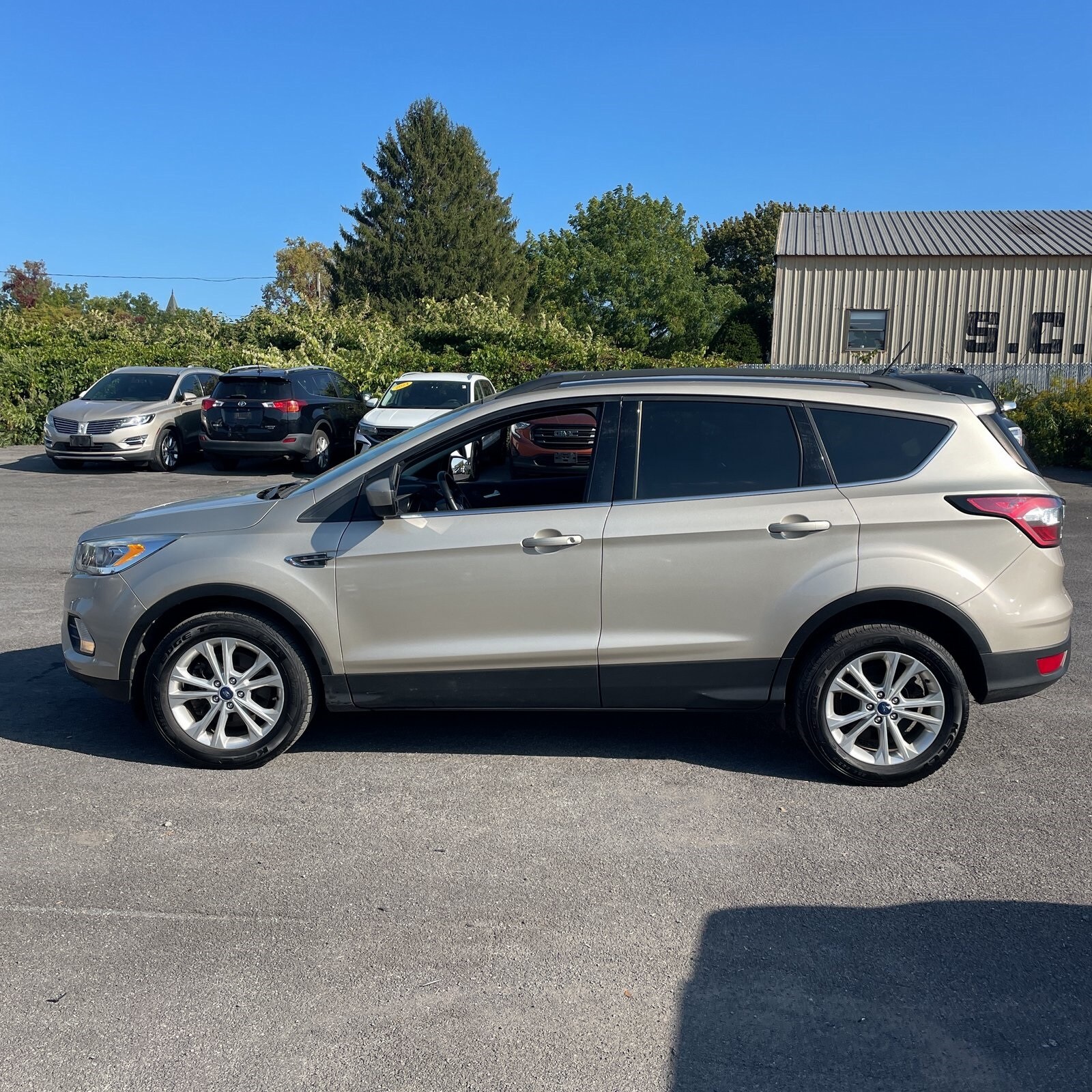 2018 Ford Escape SEL photo 2