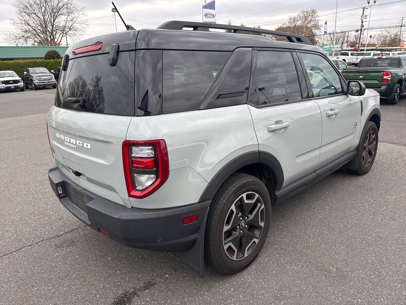 2022 Ford Bronco Sport Outer Banks photo 2
