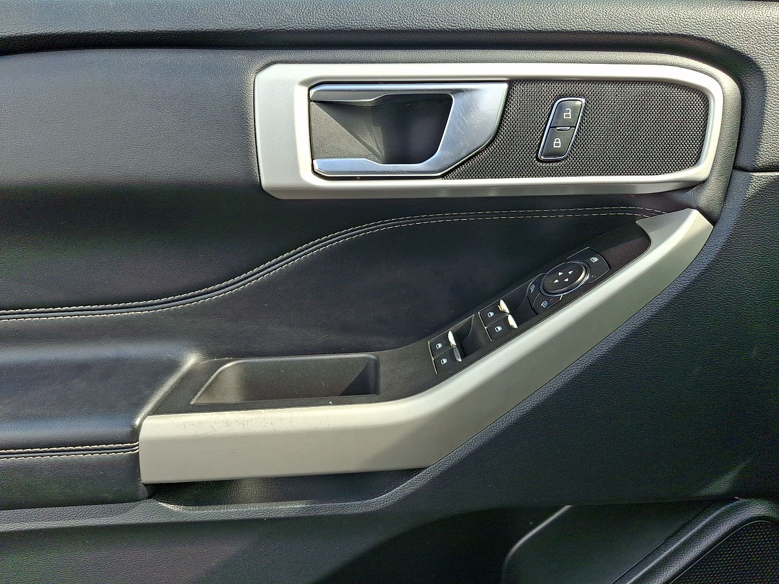 2022 Ford Explorer XLT - Photo 12