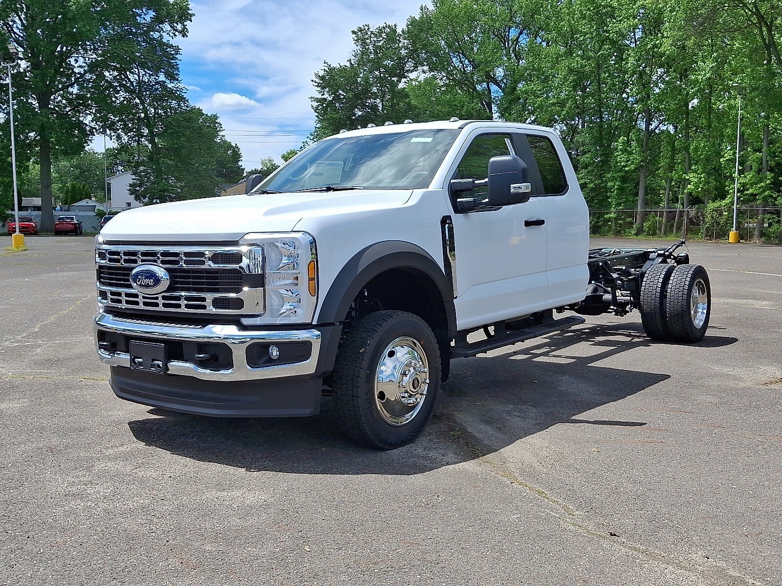 2025 Ford F-550 photo 3