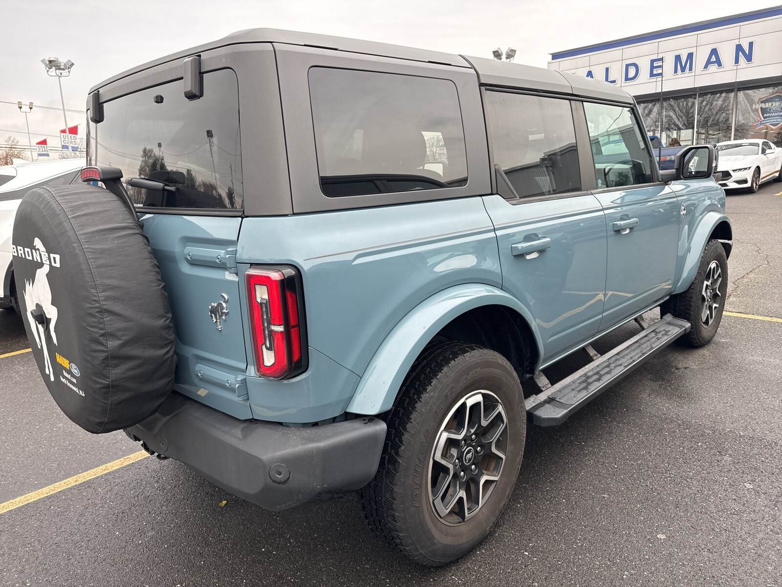 2023 Ford Bronco Outer Banks photo 2