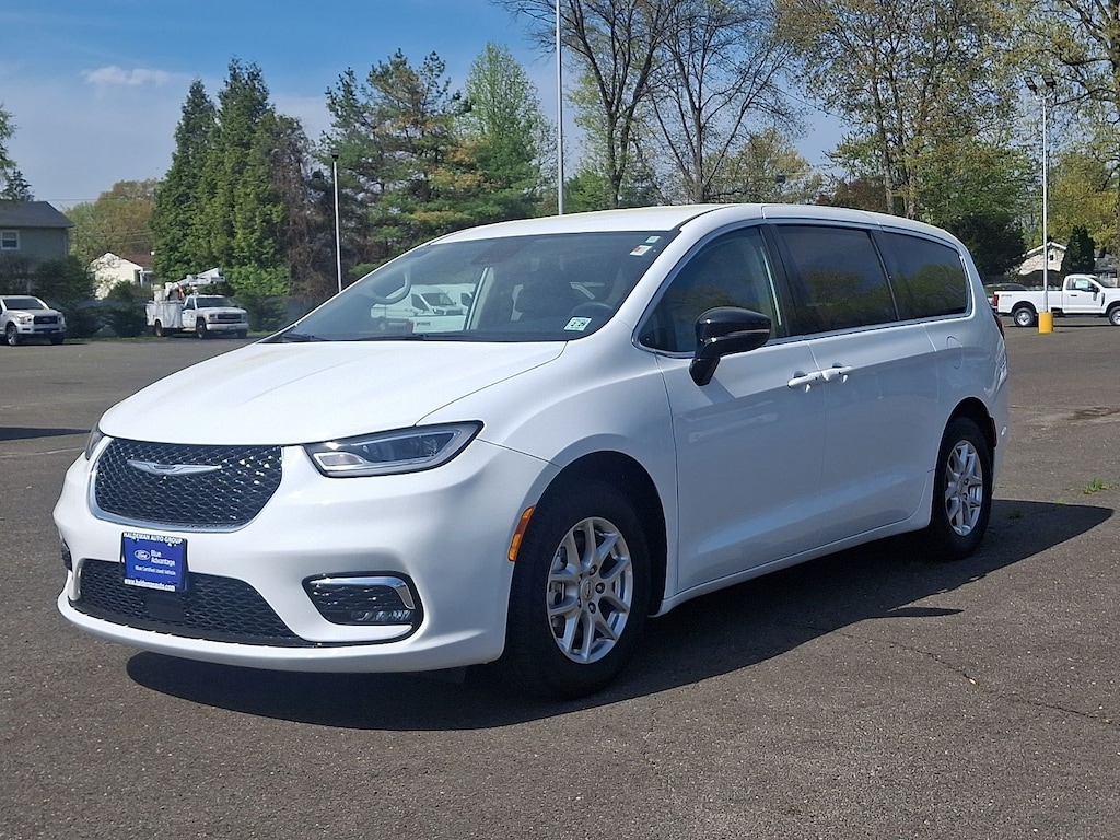 Certified 2024 Chrysler Pacifica Touring L Minivan/Van
