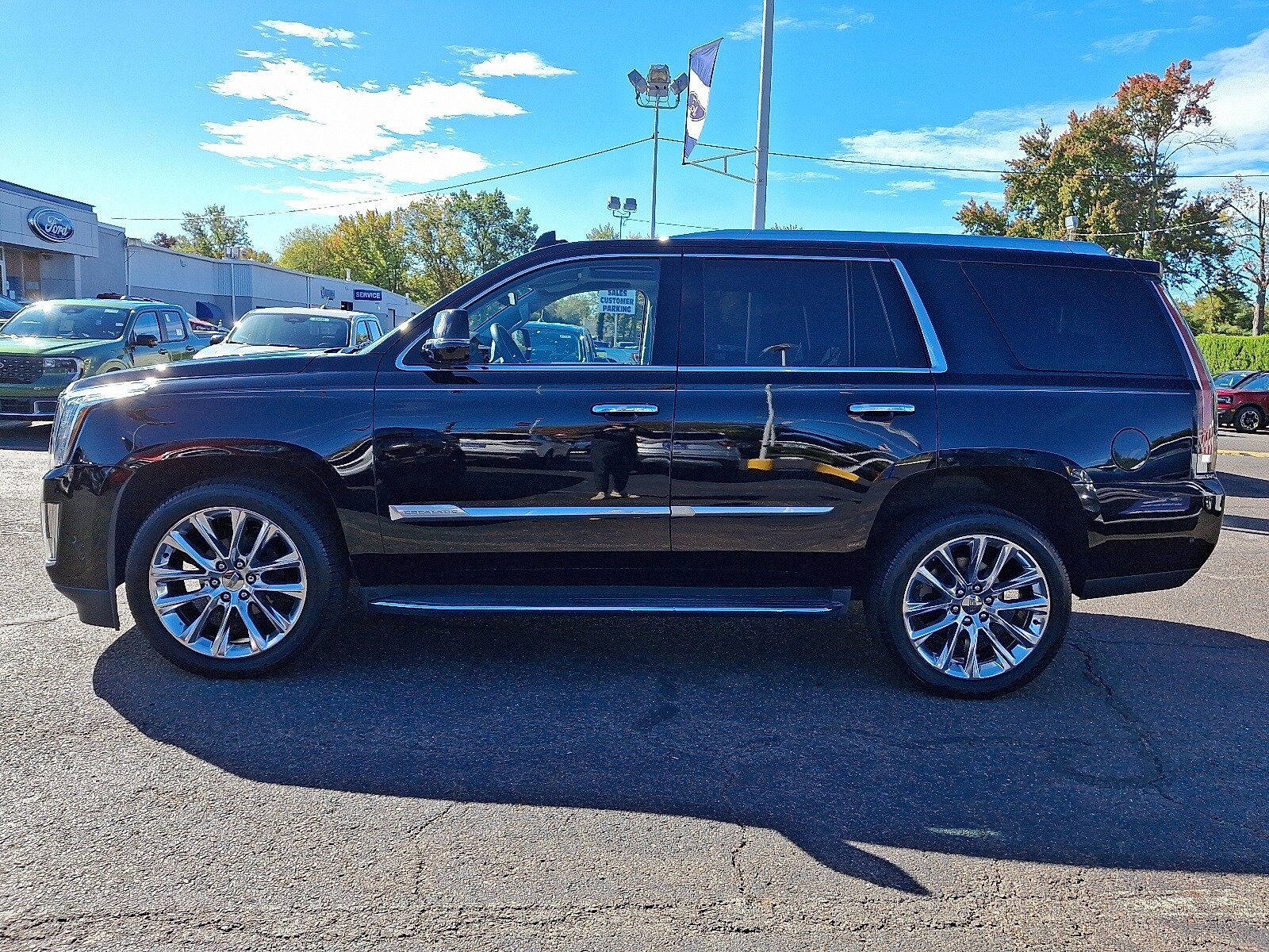 2020 Cadillac Escalade Luxury photo 4