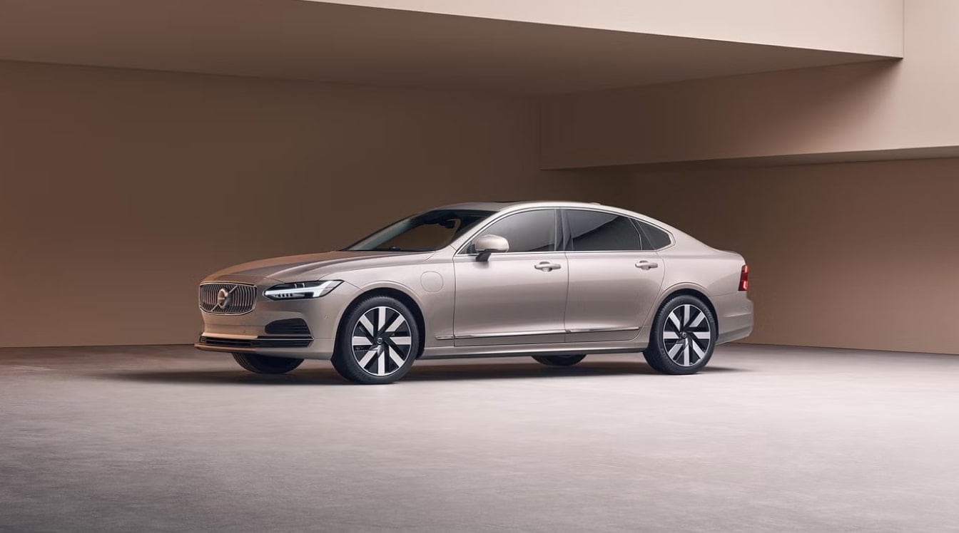 2025 Volvo S90 Plug-In Hybrid