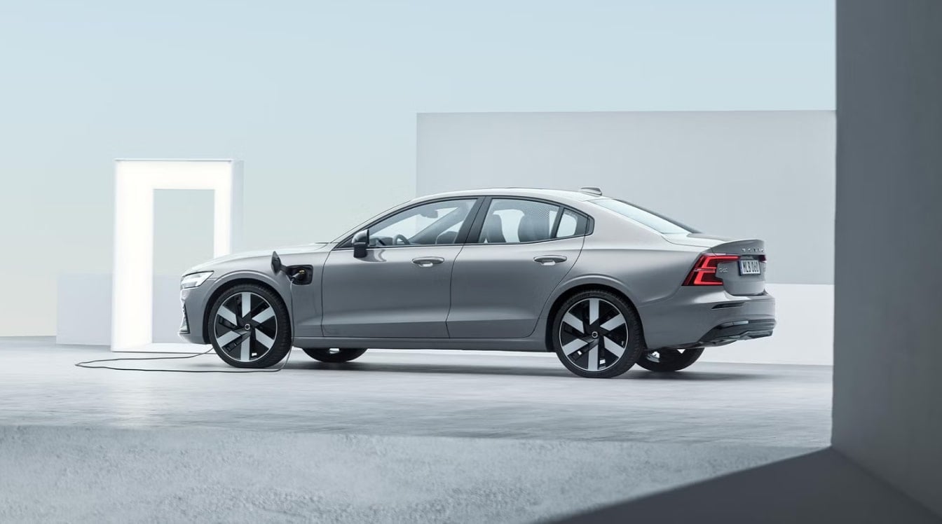2025 Volvo S60 Plug-In Hybrid