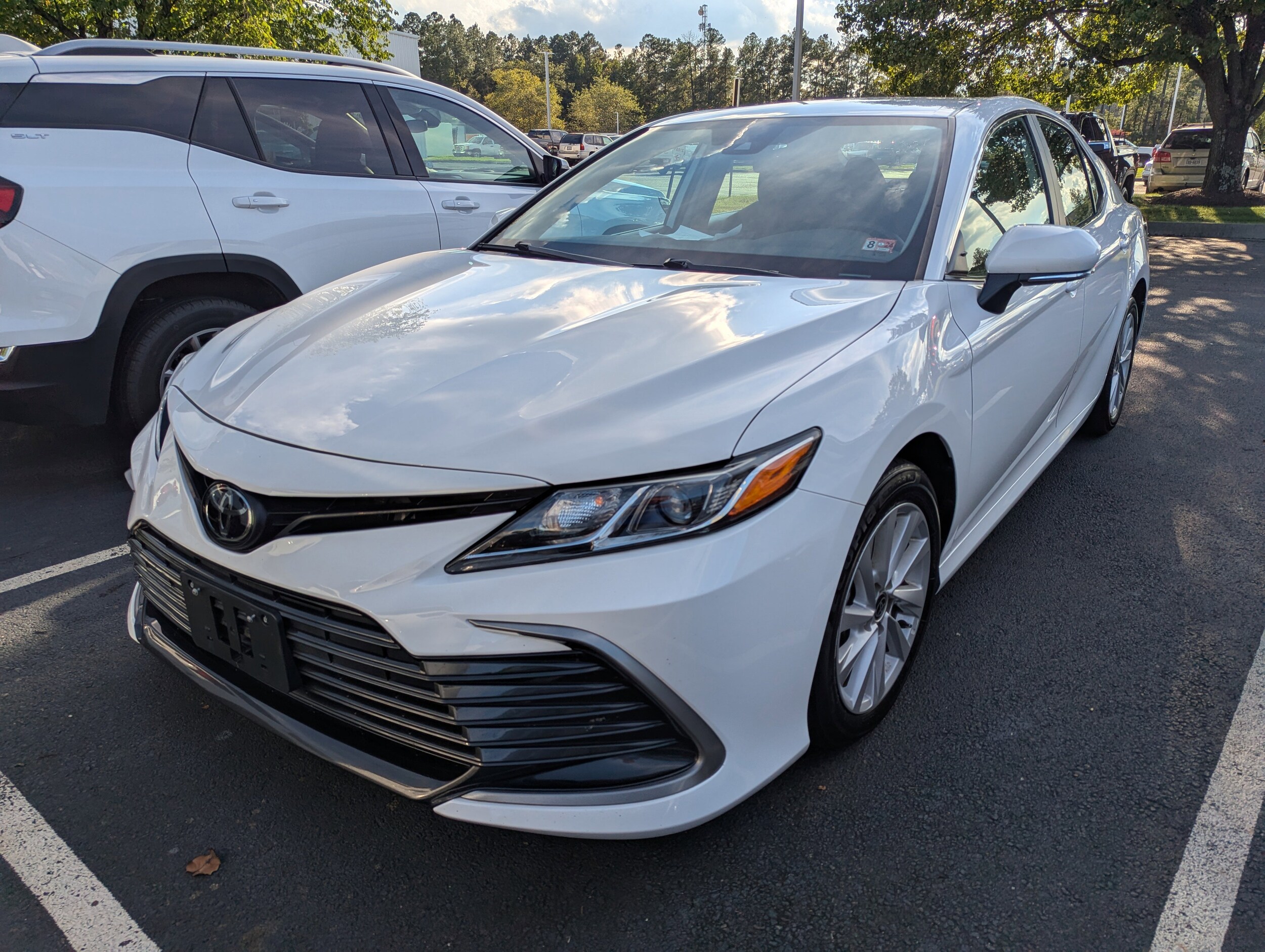 2022 Toyota Camry LE photo 2