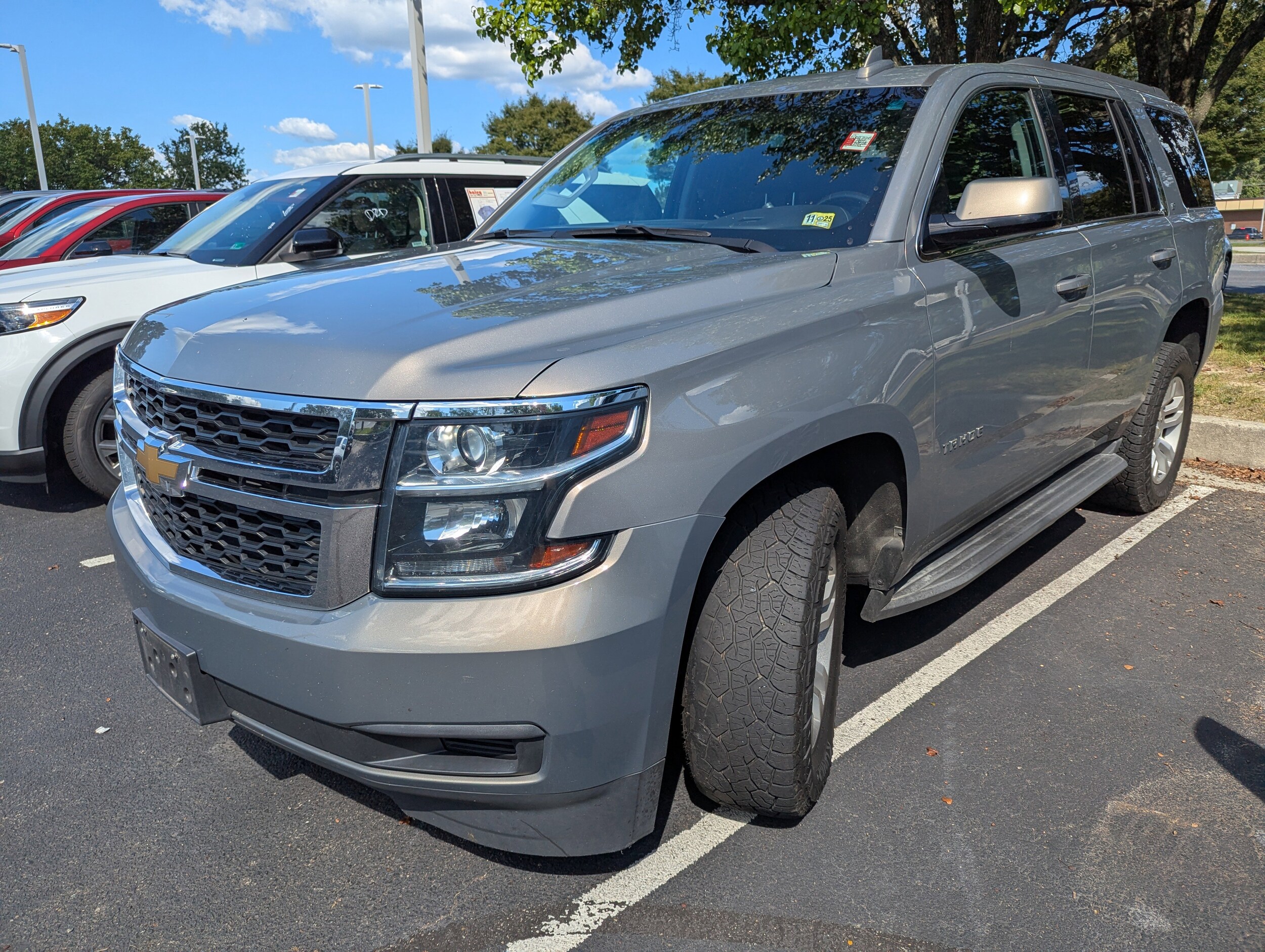 2018 Chevrolet Tahoe LT photo 2