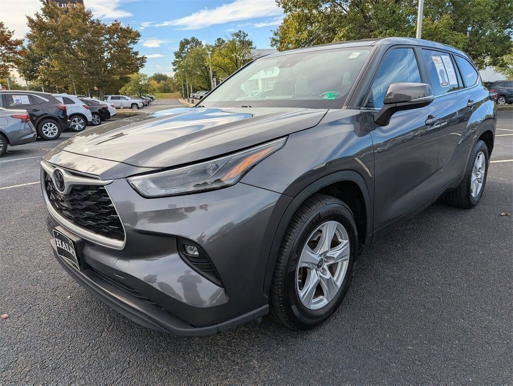 Used 2024 Toyota Highlander LE SUV