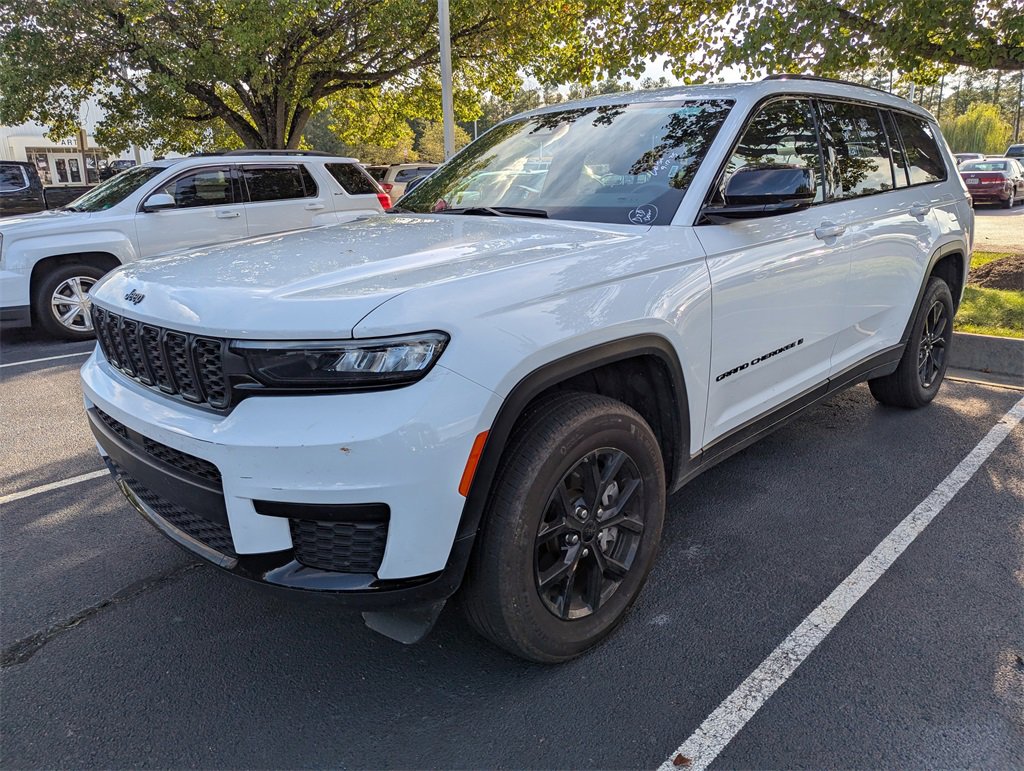 2024 Jeep Grand Cherokee Altitude photo 3