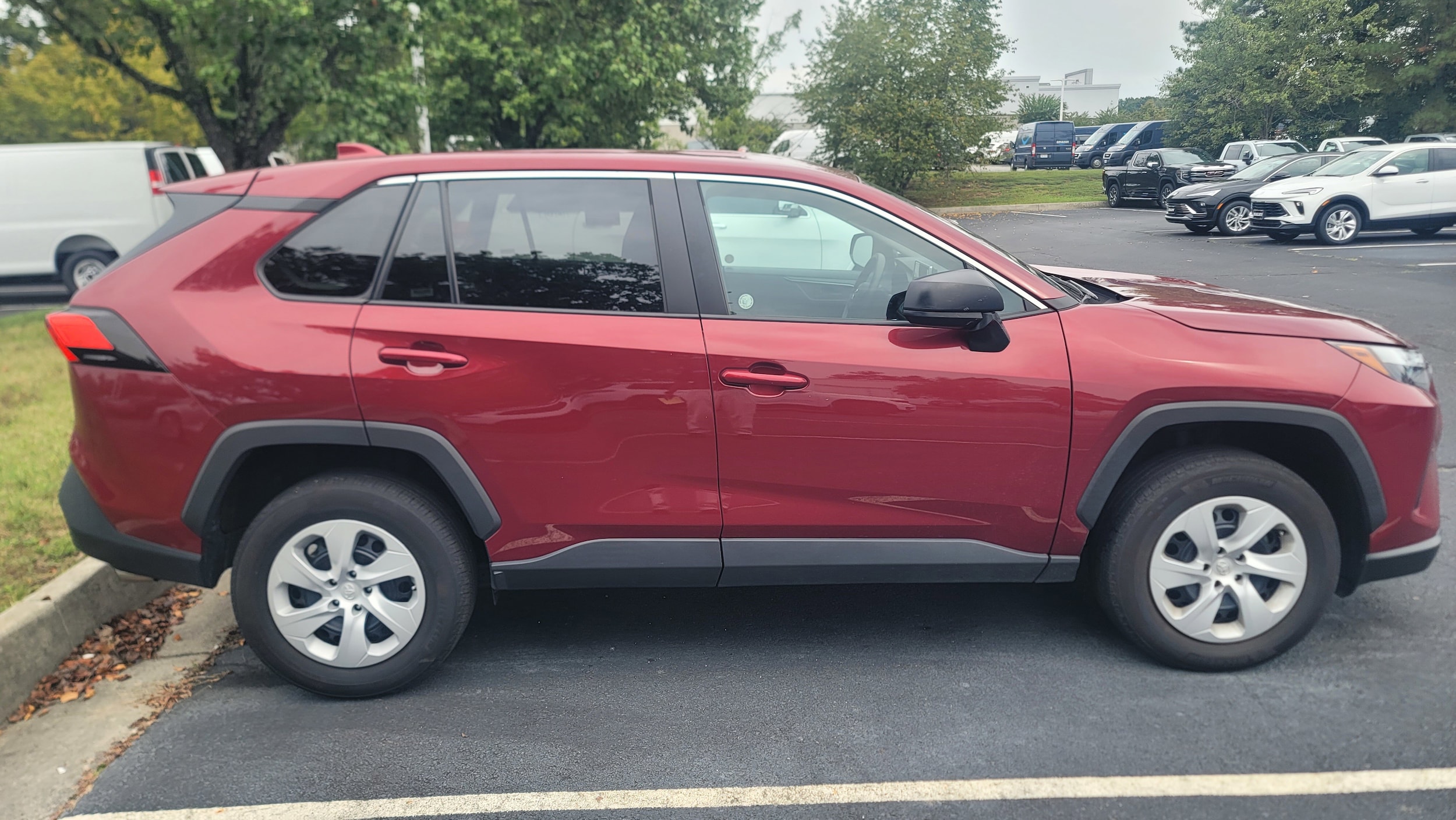2024 Toyota RAV4 LE photo 4