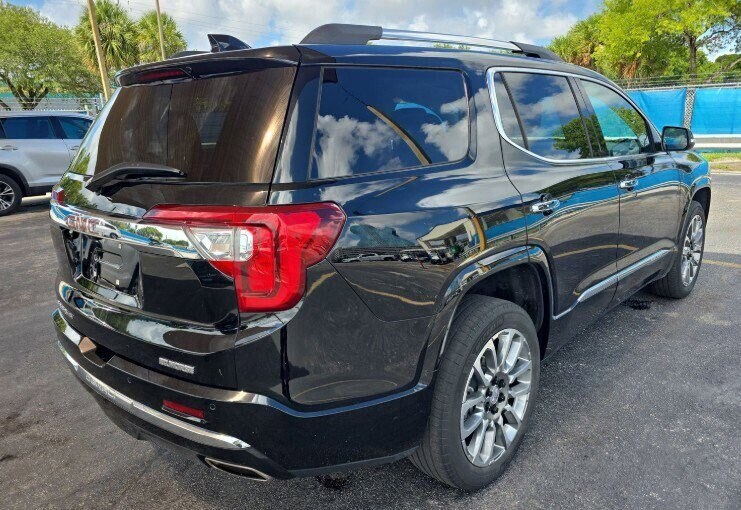 2022 Gmc Acadia Denali photo 2