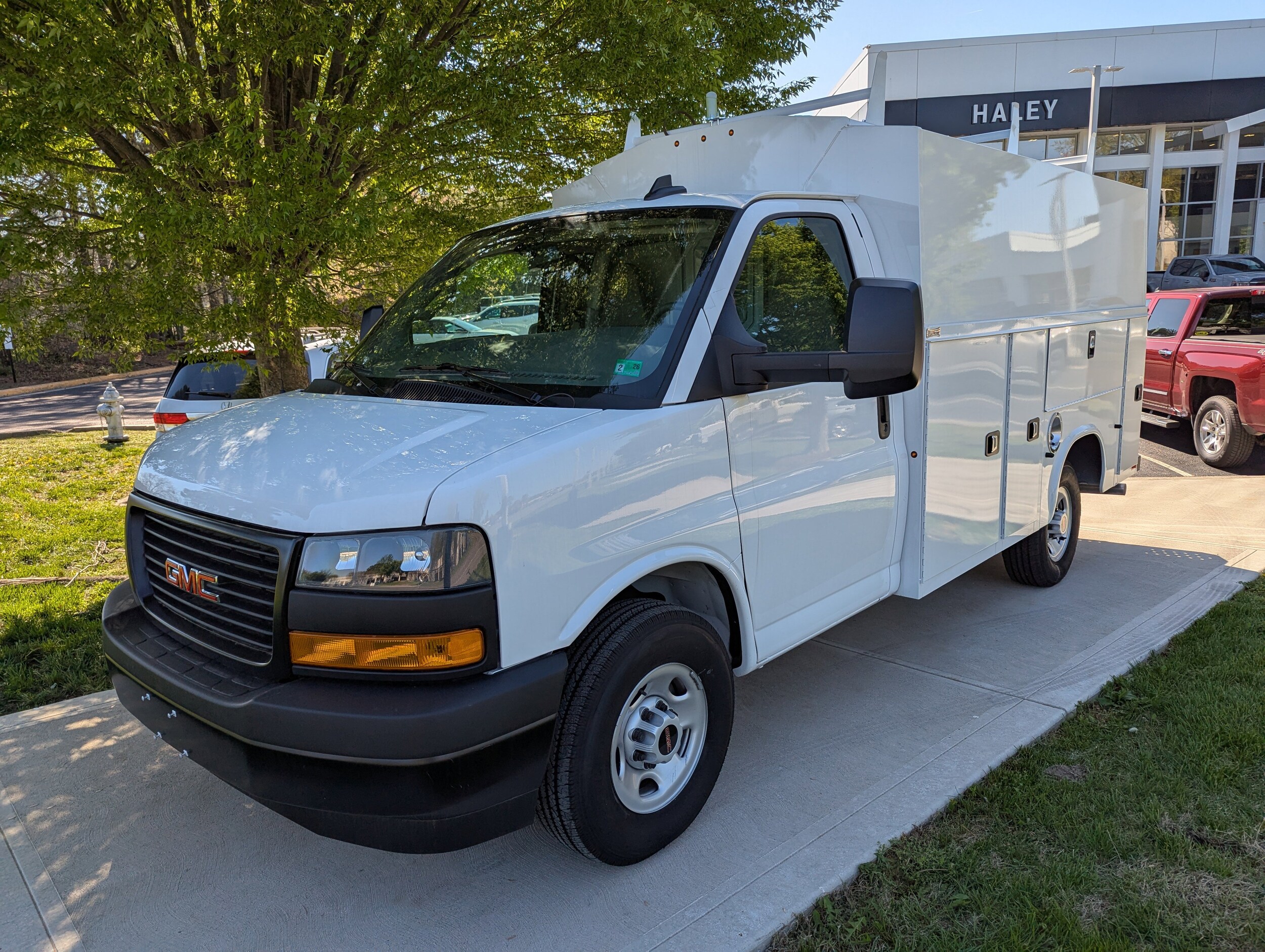 2024 Gmc Savana Cutaway 3500 photo 3