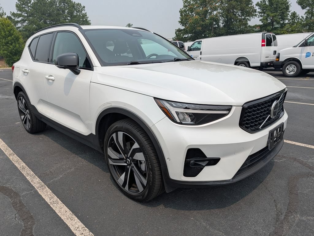 Used 2023 Volvo XC40 Plus Dark Theme