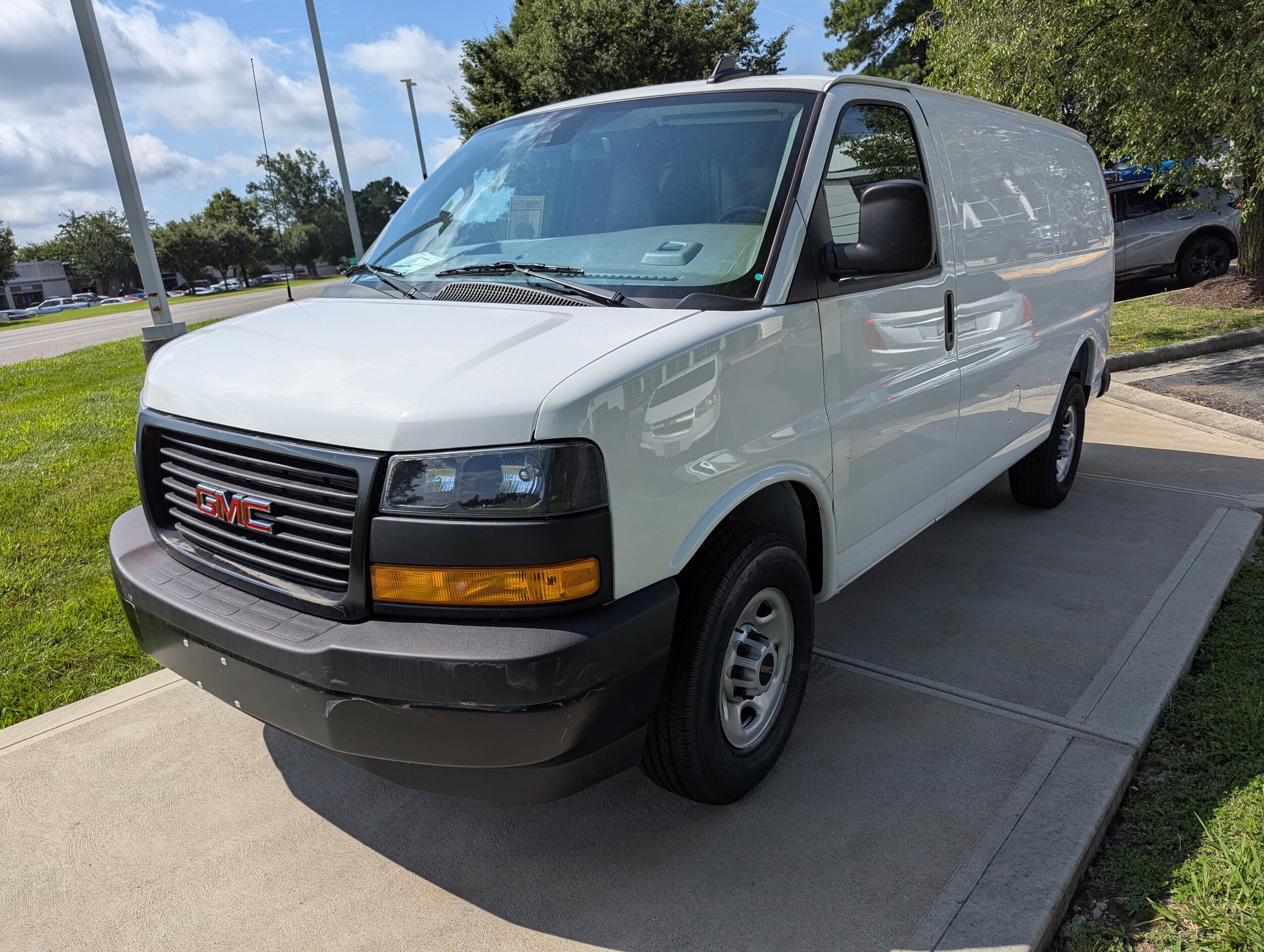 2025 Gmc Savana Cargo 2500 photo 4