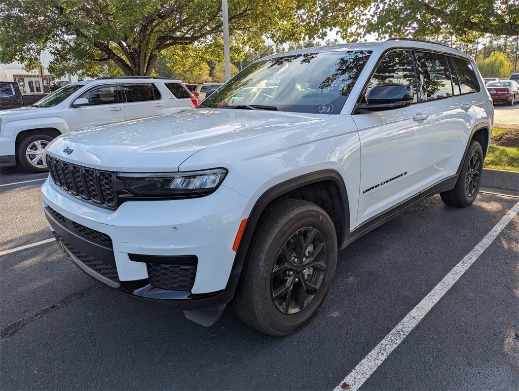 2024 Jeep Grand Cherokee Altitude photo 3