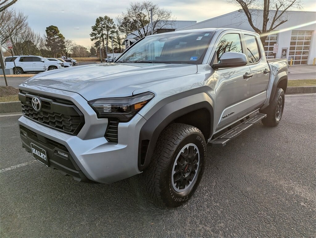 Used 2024 Toyota Tacoma 4WD SR5 Truck Double Cab