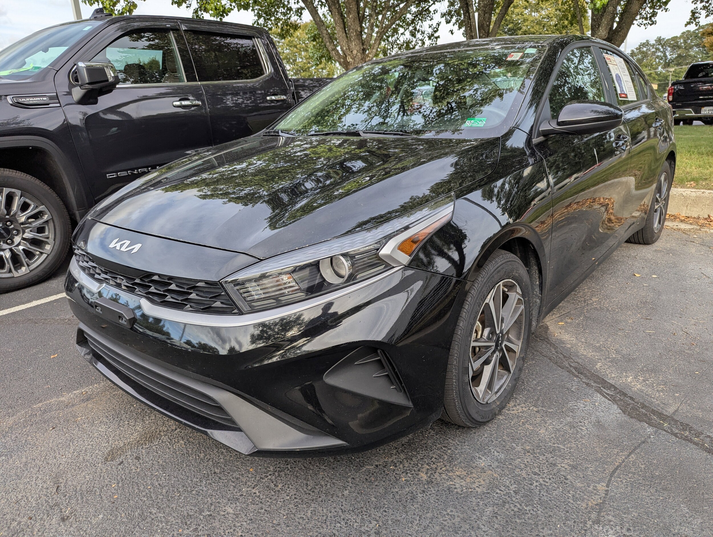 2024 Kia Forte LXS photo 2