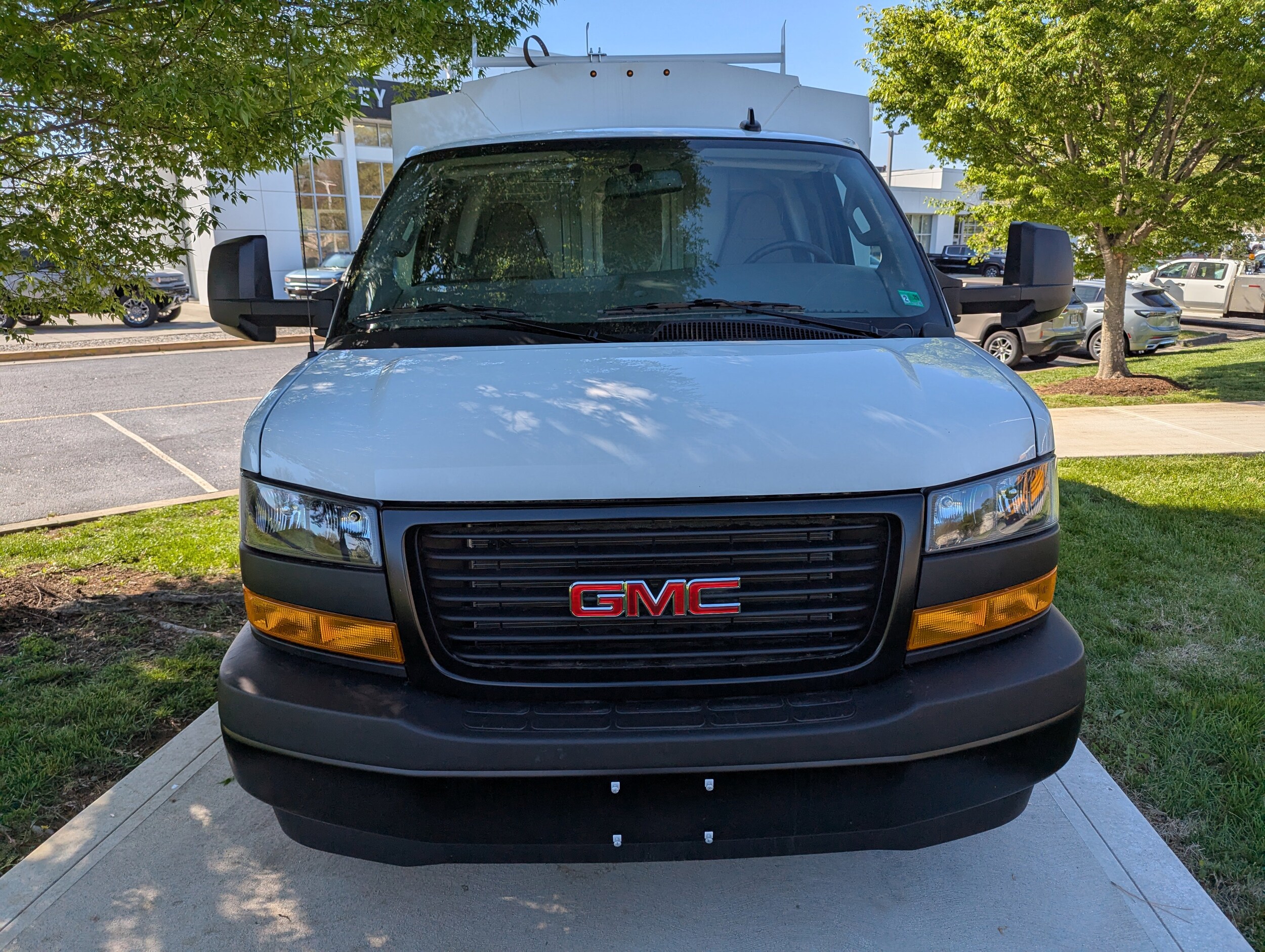 2024 Gmc Savana Cutaway 3500 photo 2