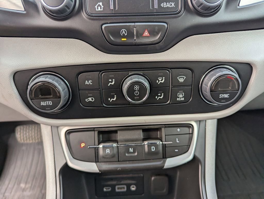 2023 GMC Terrain SLT - Photo 25