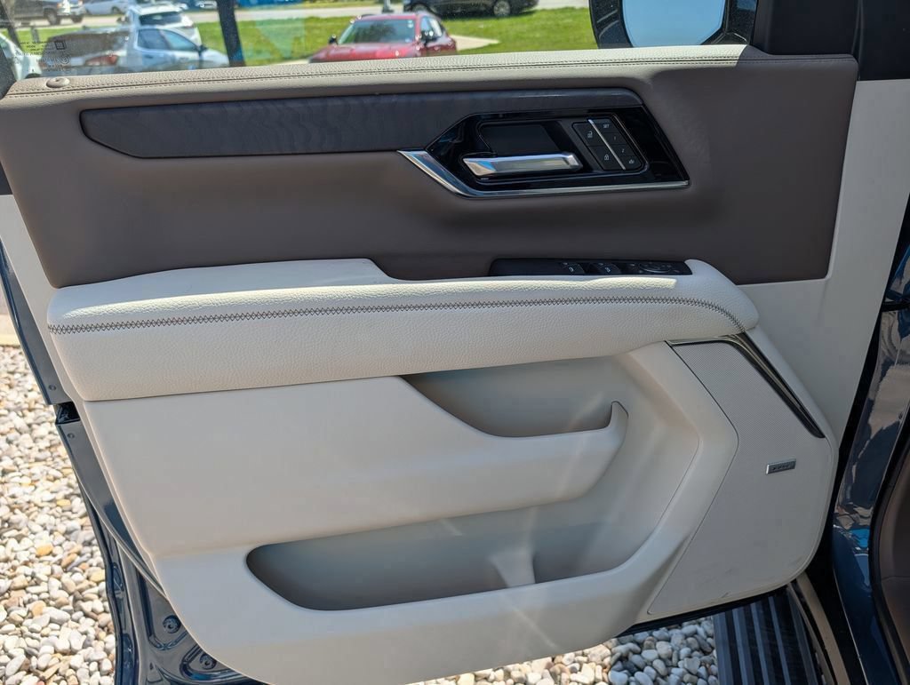 2026 GMC Yukon Denali - Photo 16