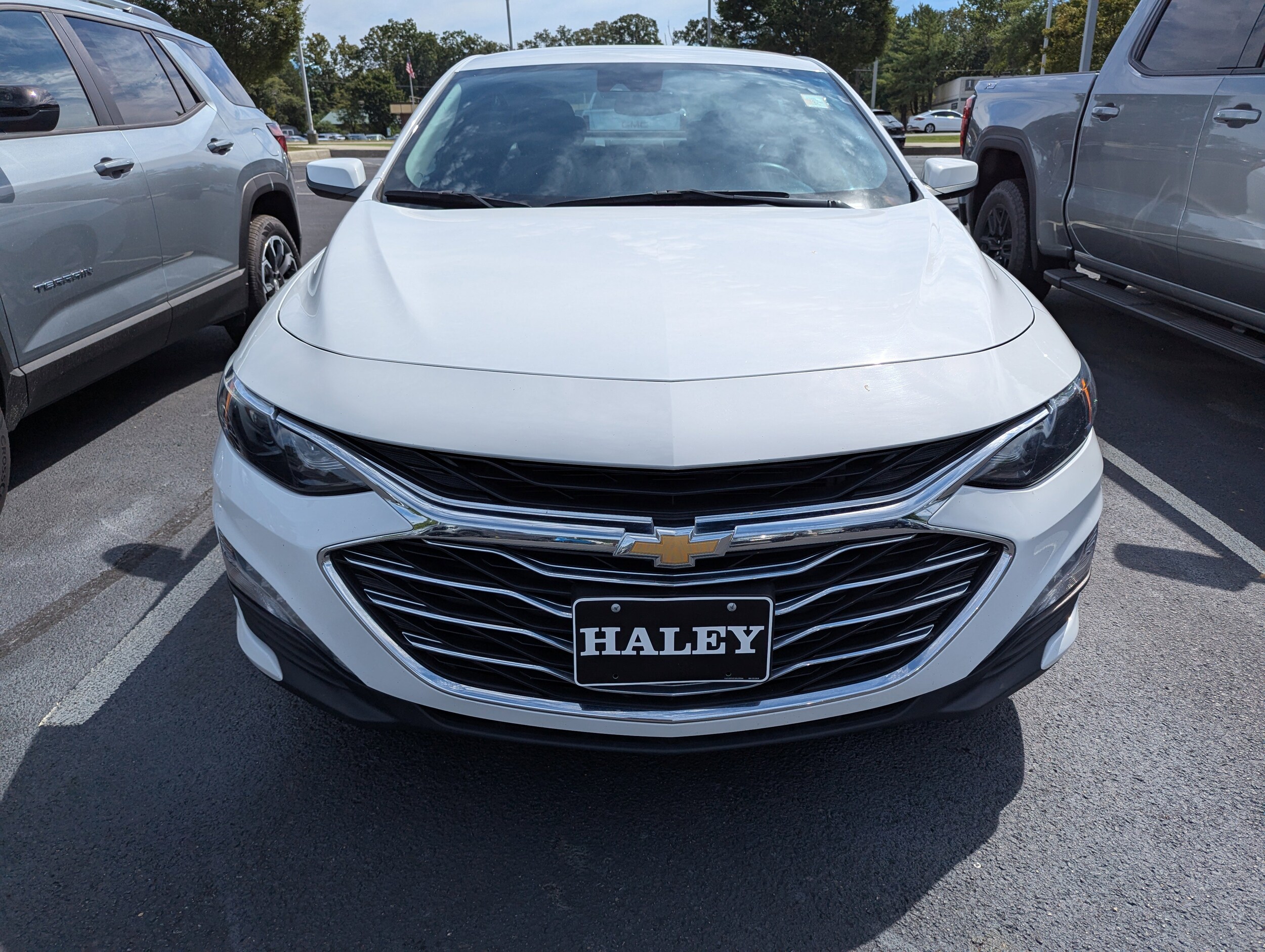 2023 Chevrolet Malibu 1LT photo 2