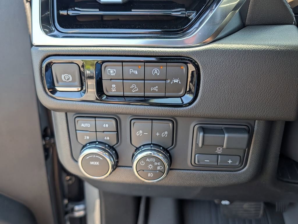 2026 GMC Yukon XL Denali - Photo 18