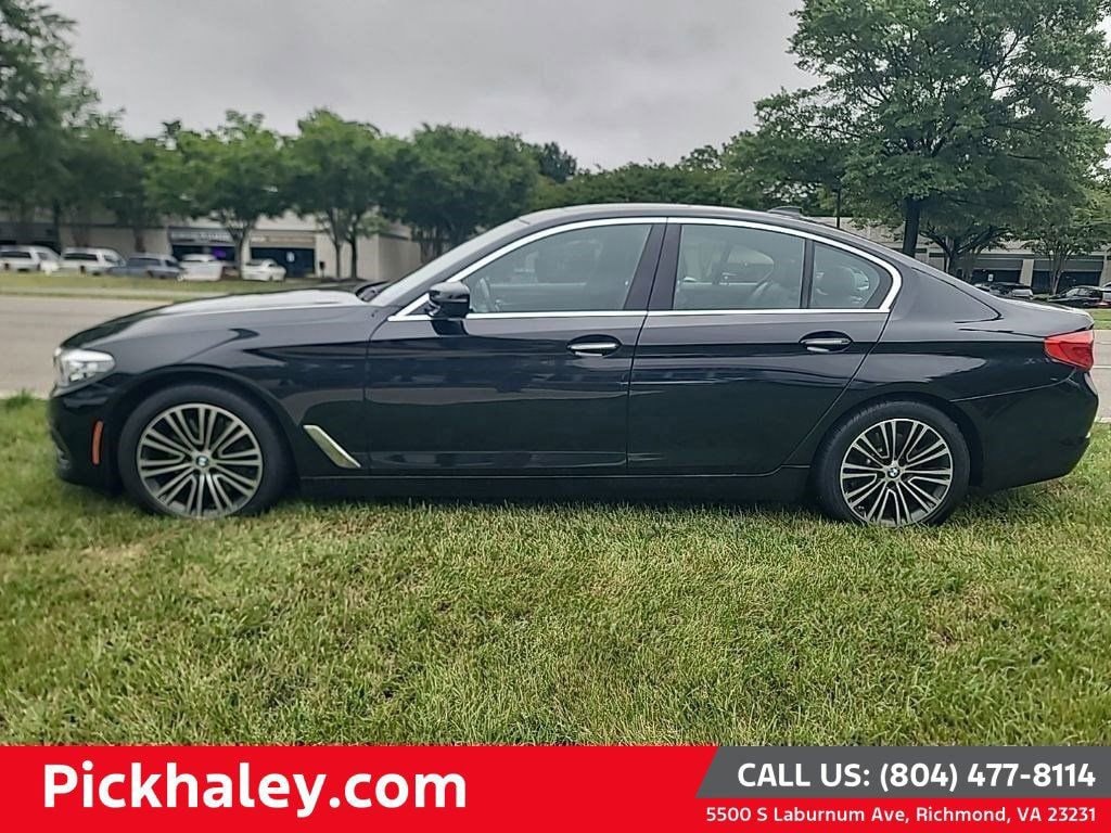 2018 BMW 5 Series 530i xDrive Sedan's photo
