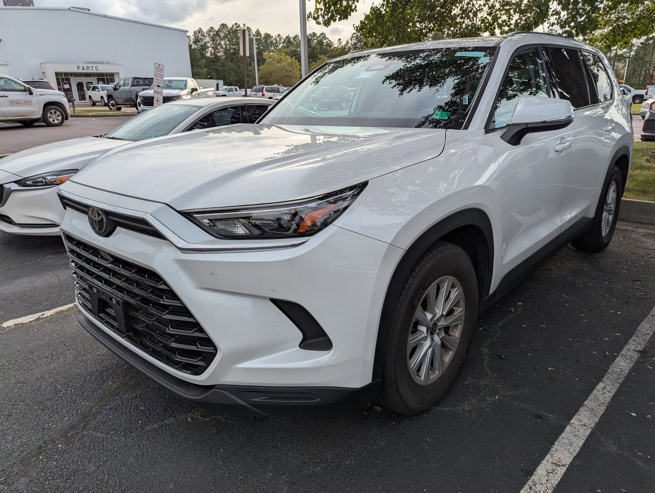 2025 Toyota Grand Highlander XLE photo 3