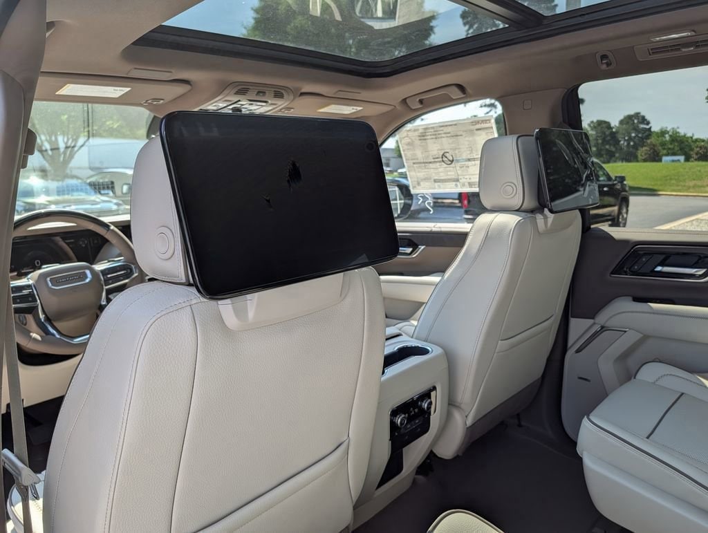 2026 GMC Yukon Denali - Photo 13