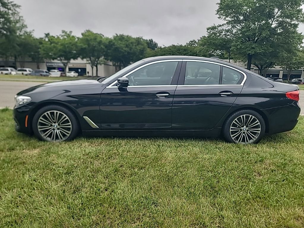 2018 BMW 5 Series 530i xDrive Sedan's photo