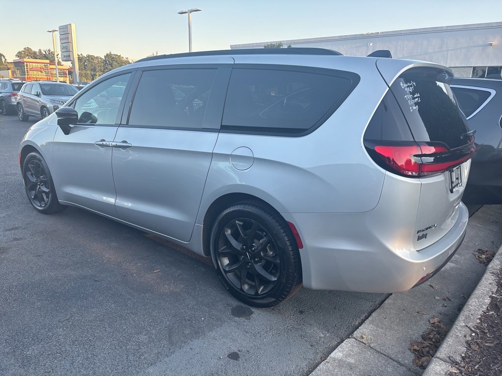 2024 Chrysler Pacifica Limited photo 3