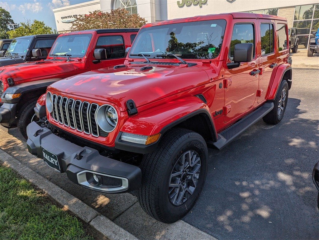2025 Jeep Wrangler Sahara photo 4