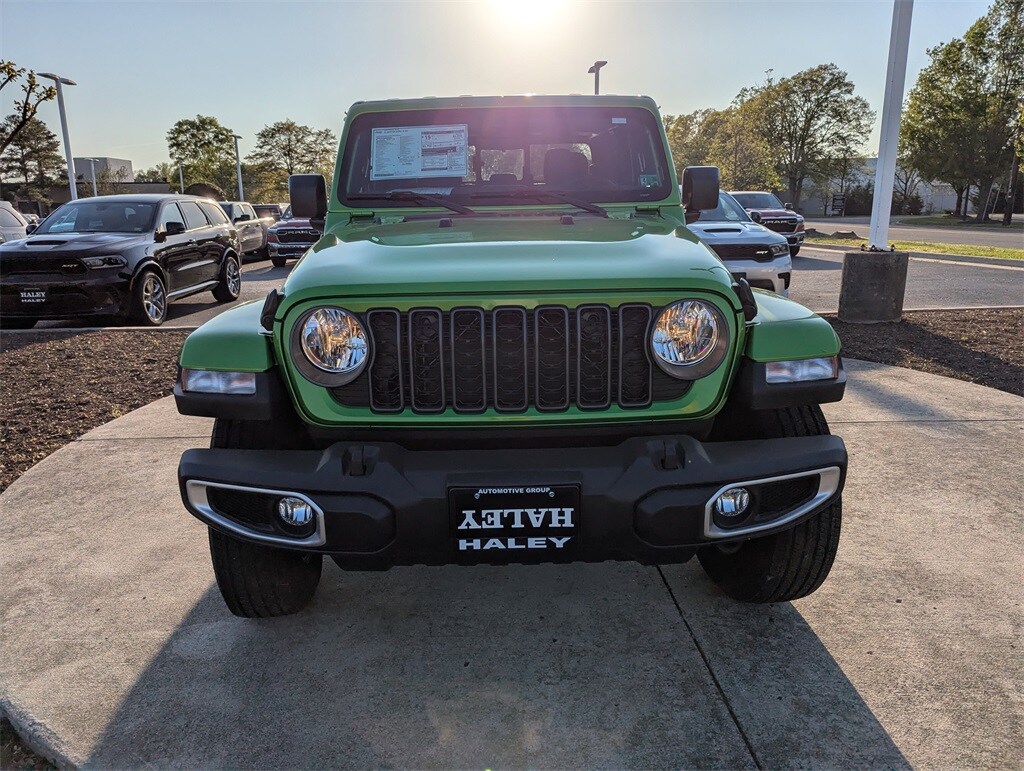 2025 Jeep Gladiator Sport S photo 3