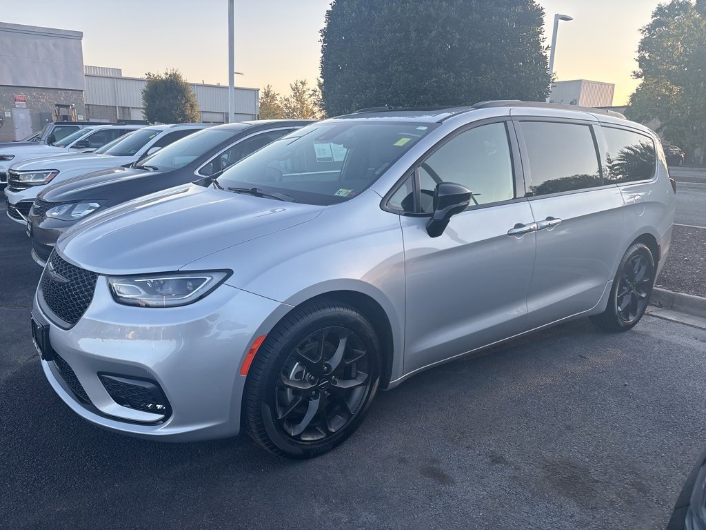 2024 Chrysler Pacifica Limited photo 2