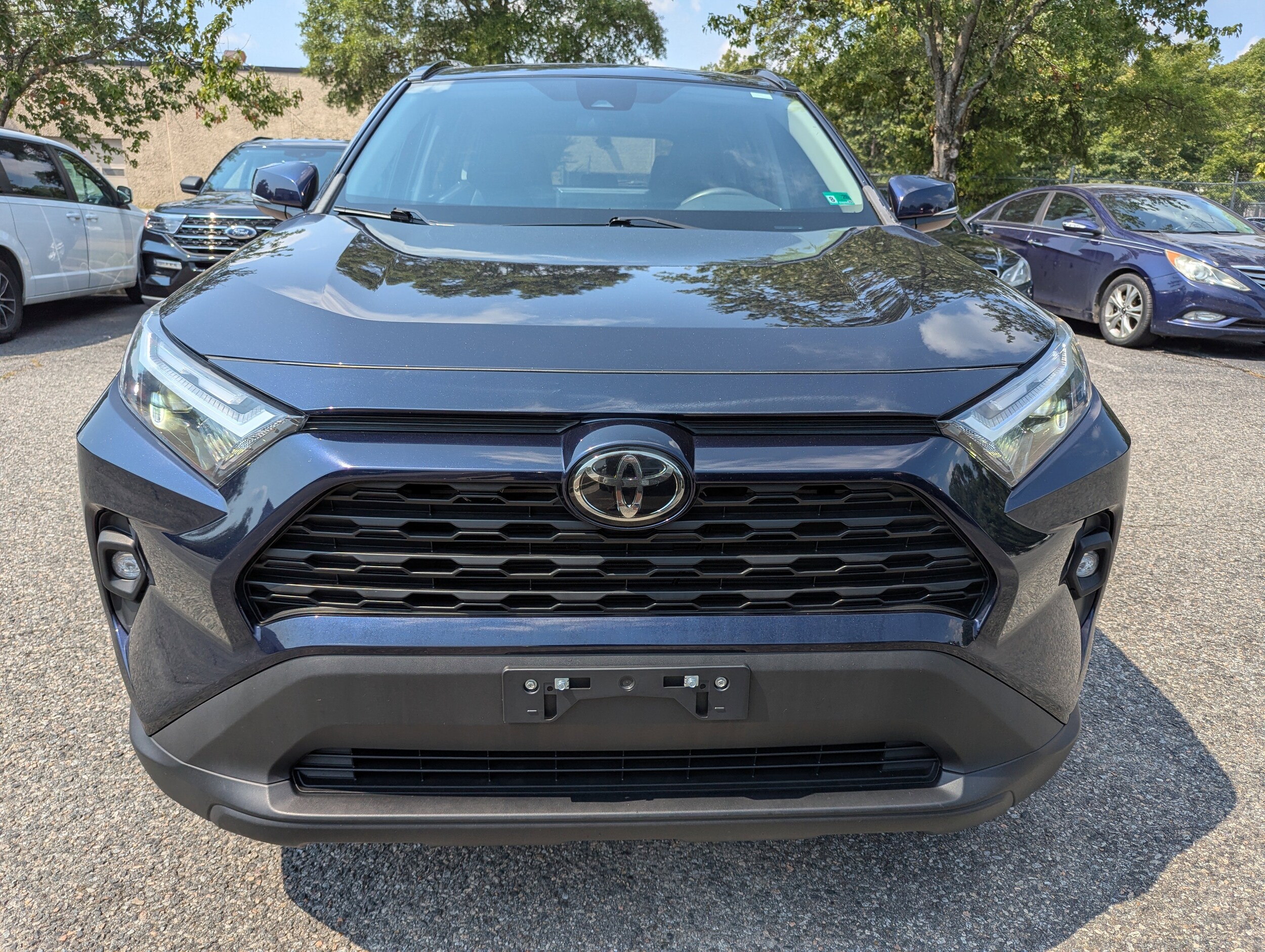 2022 Toyota RAV4 XLE Premium photo 2
