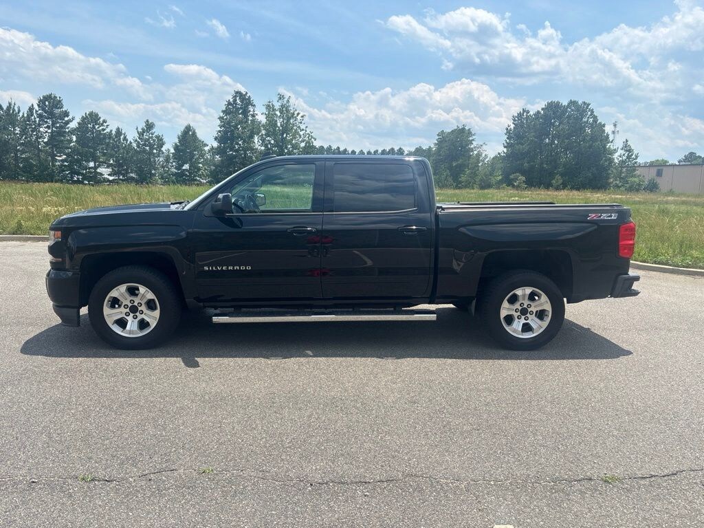 Used 2017 Chevrolet Silverado 1500 LT w/1LT Truck Crew Cab