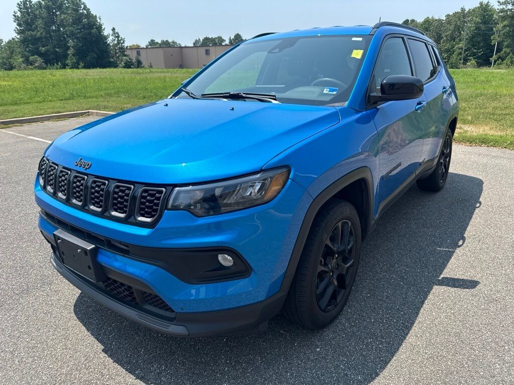 Used 2025 Jeep Compass Latitude SUV