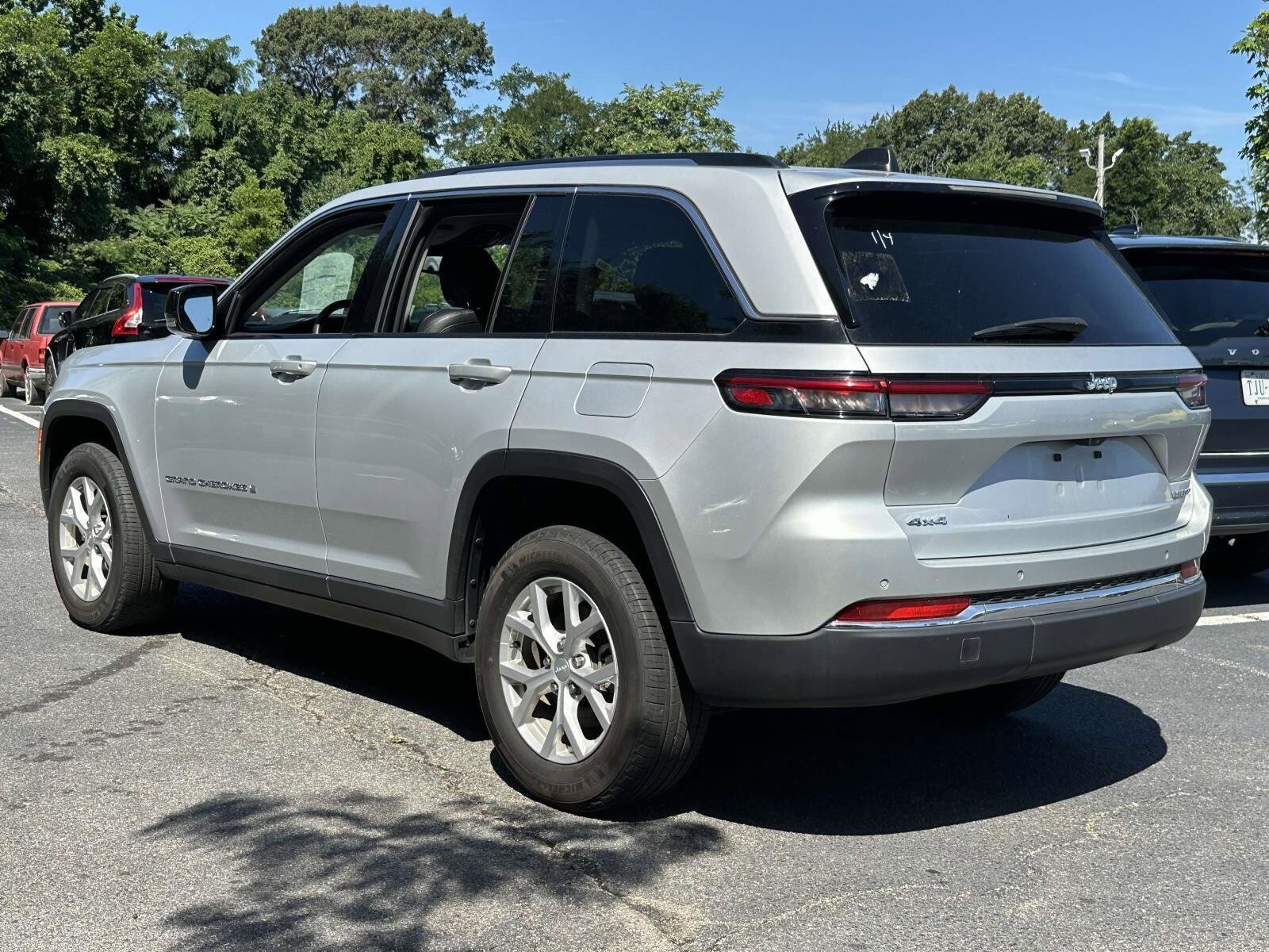 2023 Jeep Grand Cherokee Limited photo 2