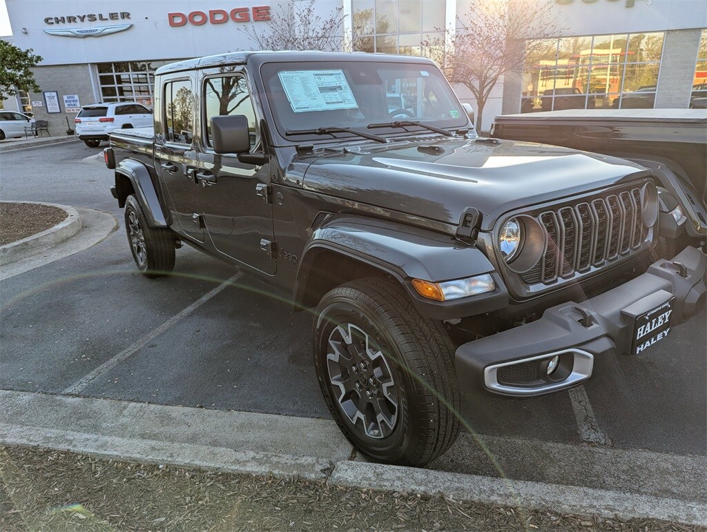 2025 Jeep Gladiator Sport S photo 2