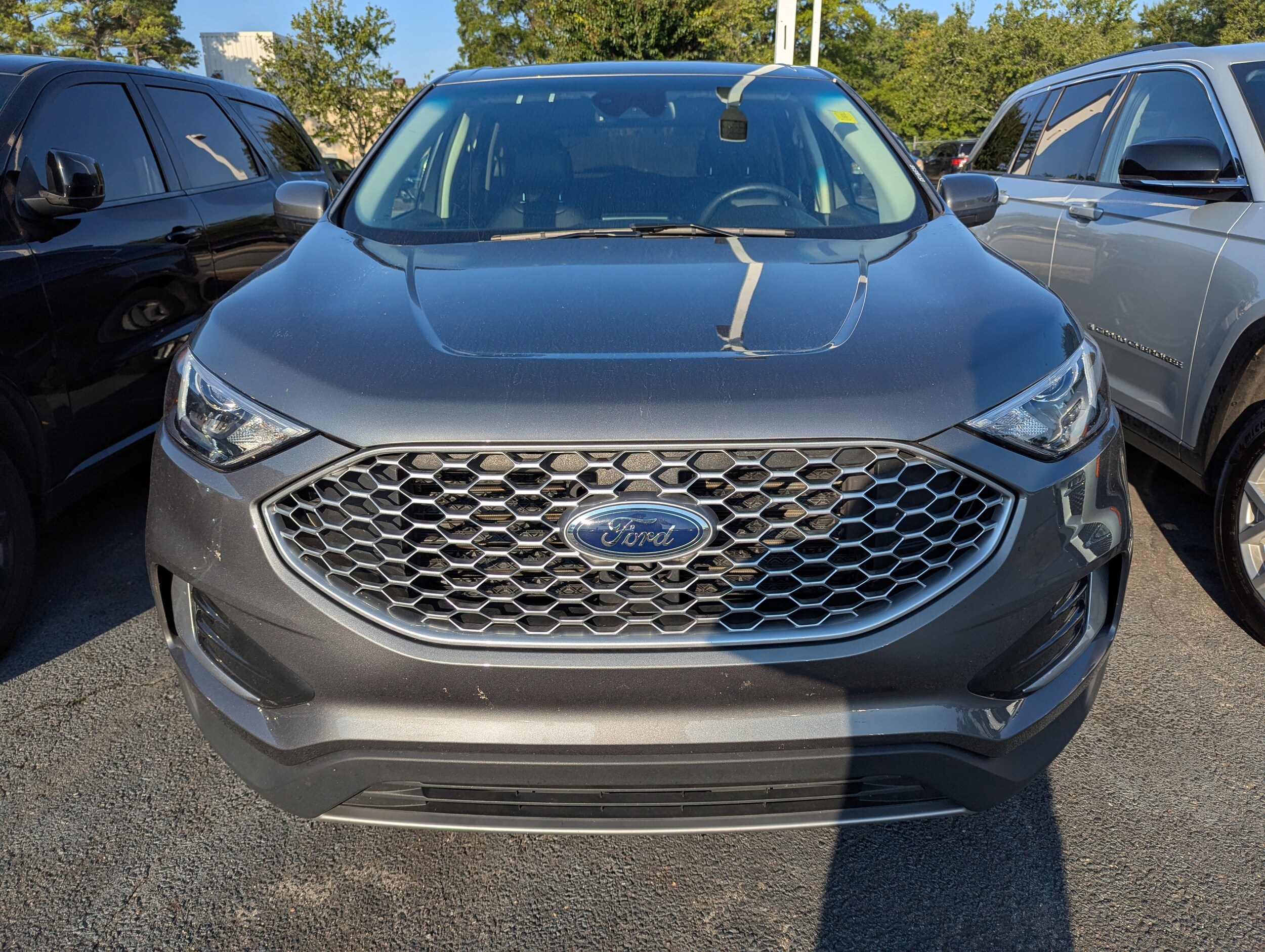 2024 Ford Edge SEL photo 2