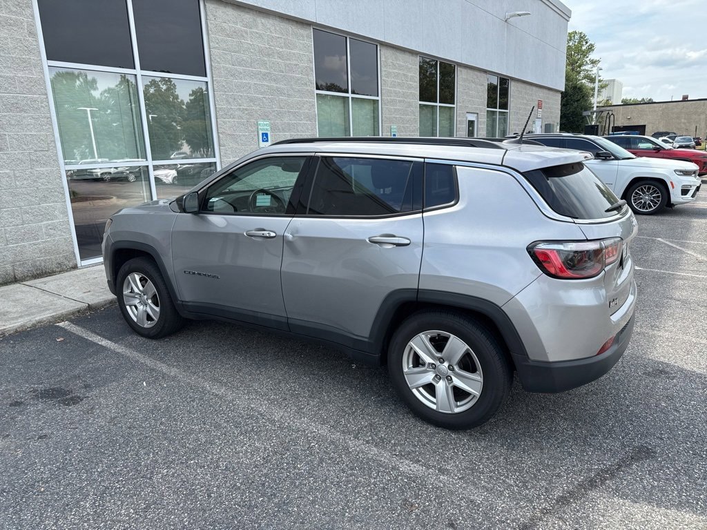 2022 Jeep Compass Latitude photo 3