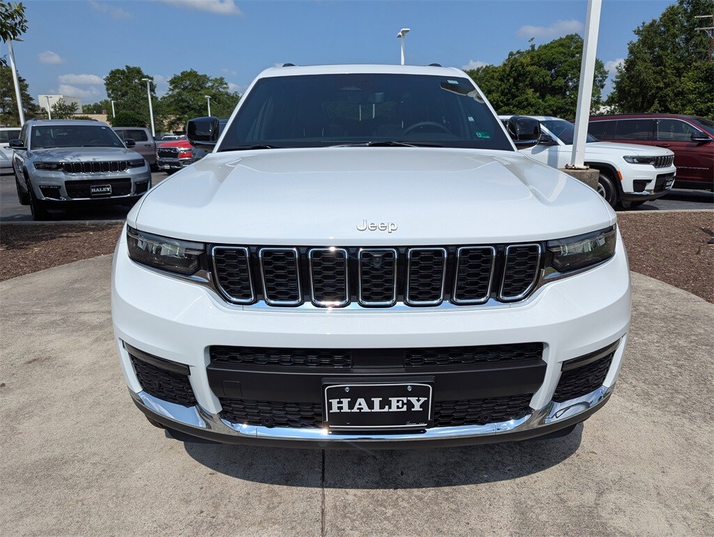 2025 Jeep Grand Cherokee Limited photo 3