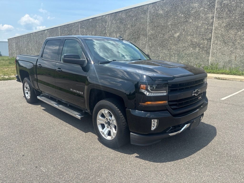 Used 2017 Chevrolet Silverado 1500 LT w/1LT Truck Crew Cab
