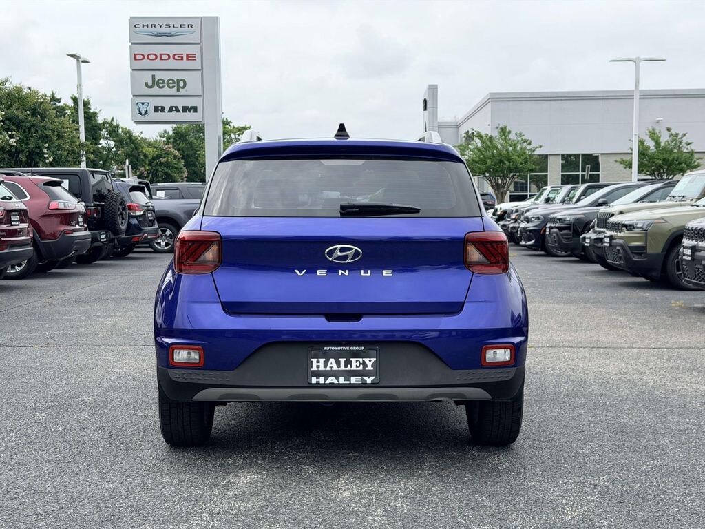 Used 2022 Hyundai Venue Limited SUV