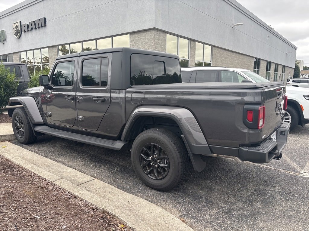 Used 2023 Jeep Gladiator Sport Truck Crew Cab