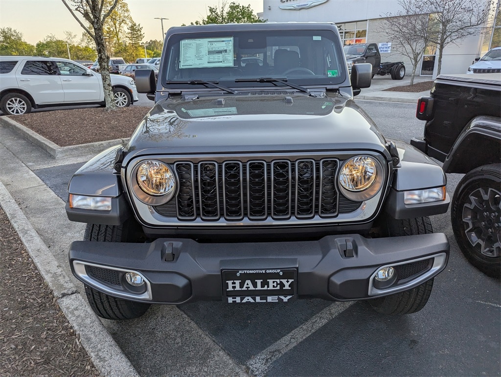 2025 Jeep Gladiator Sport S photo 3